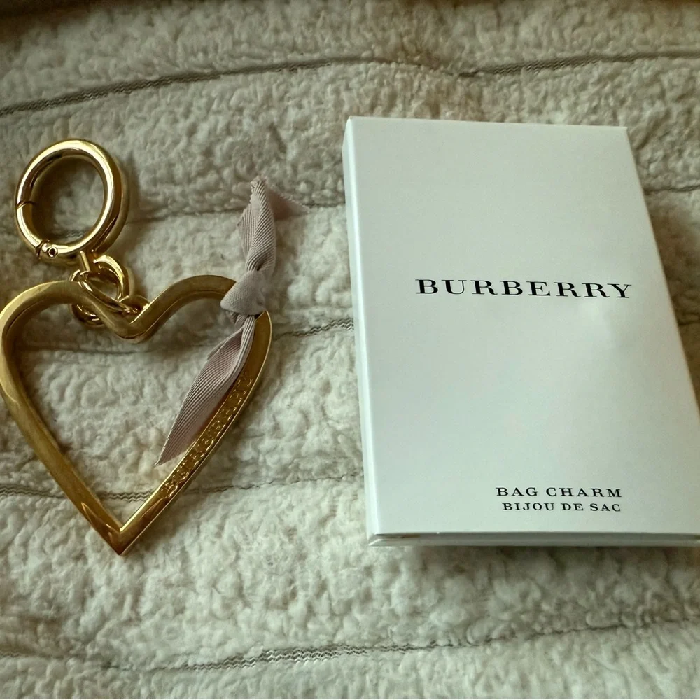 Burberry Gold Heart Keyring/Bagcharm with Ribbon - Picture 2 of 5